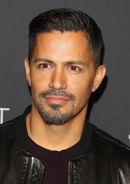 Jay Hernandez