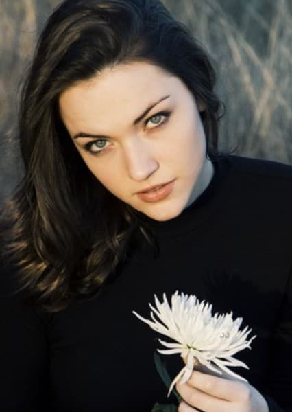 Violett Beane
