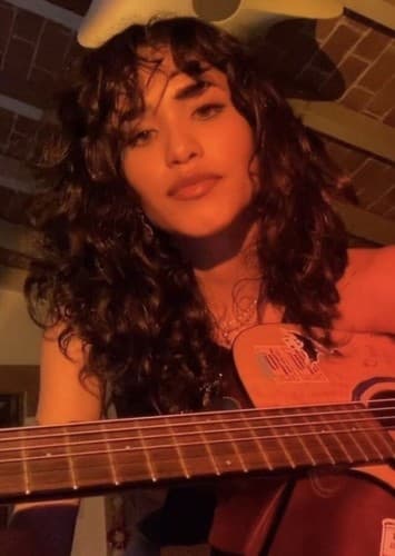 𝑬𝒎𝒎𝒆𝒍𝒊𝒏𝒆 𝑽𝒂𝒏𝒄𝒆