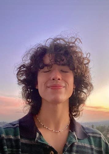 𝑨𝒍𝒊𝒔𝒕𝒂𝒊𝒓 𝑳𝒂𝒗𝒊𝒈𝒏𝒆