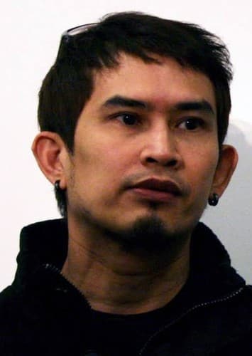 พชร์ อานนท์