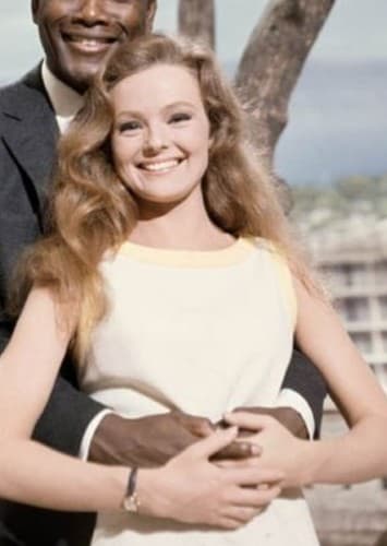 Joanna "Joey" Drayton