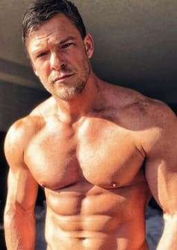 Alan Ritchson
