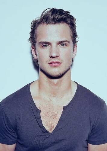 Freddie Stroma