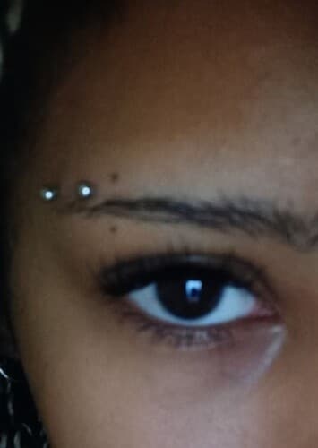 Horizontal Eyebrow