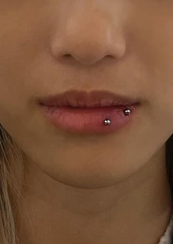 Horizontal Labret