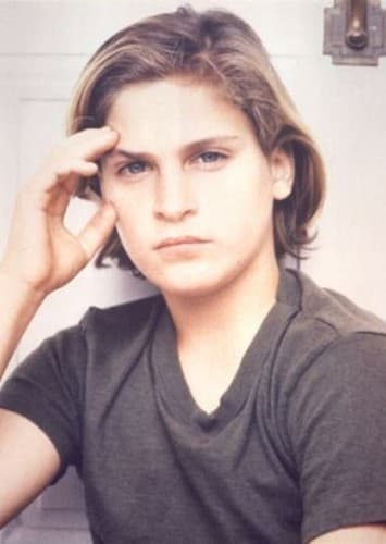 Joaquin Phoenix (Young)