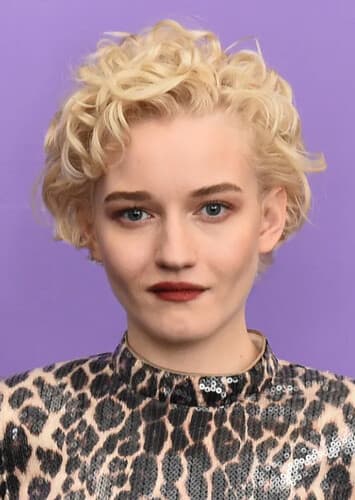 Julia Garner