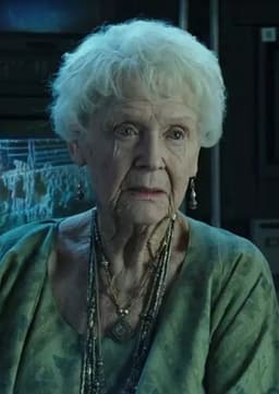 Older Rose Dewitt Bukater