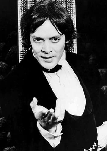 Raul Julia