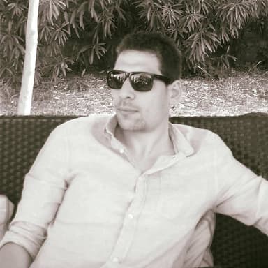 Μάκης Βάρβαρος